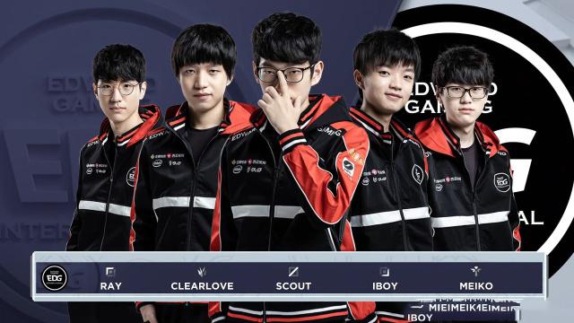 与队友完成 与队友完成